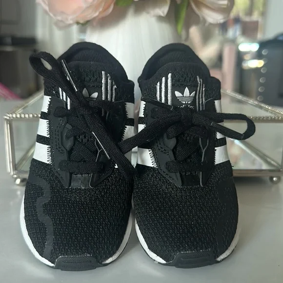 EUC Adidas - Picture 2 of 5